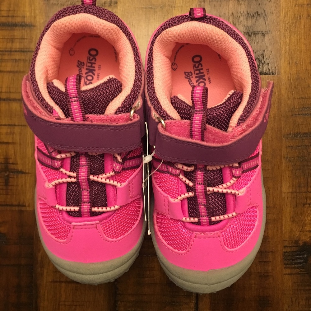 ✨NWT✨ Osh Kosh Hallux 👟 Size 10